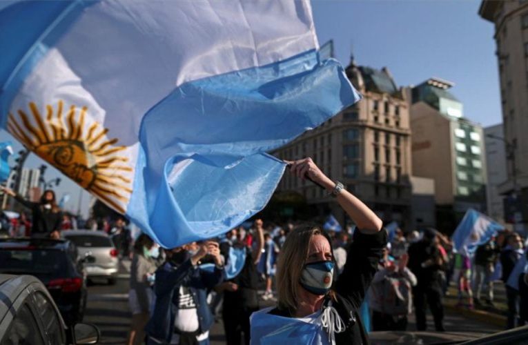 Argentina esta en protesta por el pago de salario mínimo gracias a la gran inflación