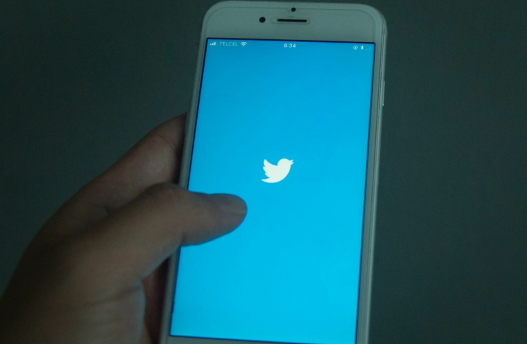 AMLO Pide depurar Twitter antes de cobrar a usuarios