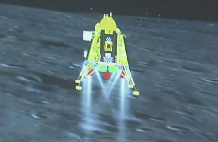 Misión espacial Chandrayaan 3 de la India llega con éxito a la Luna