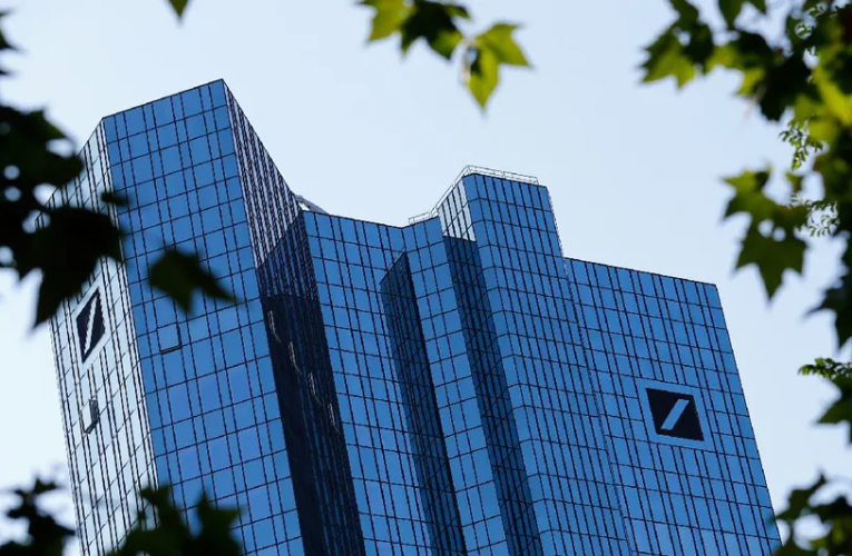 Deutsche Bank despedirá a 3 mil 500 trabajadores; beneficio del banco cae